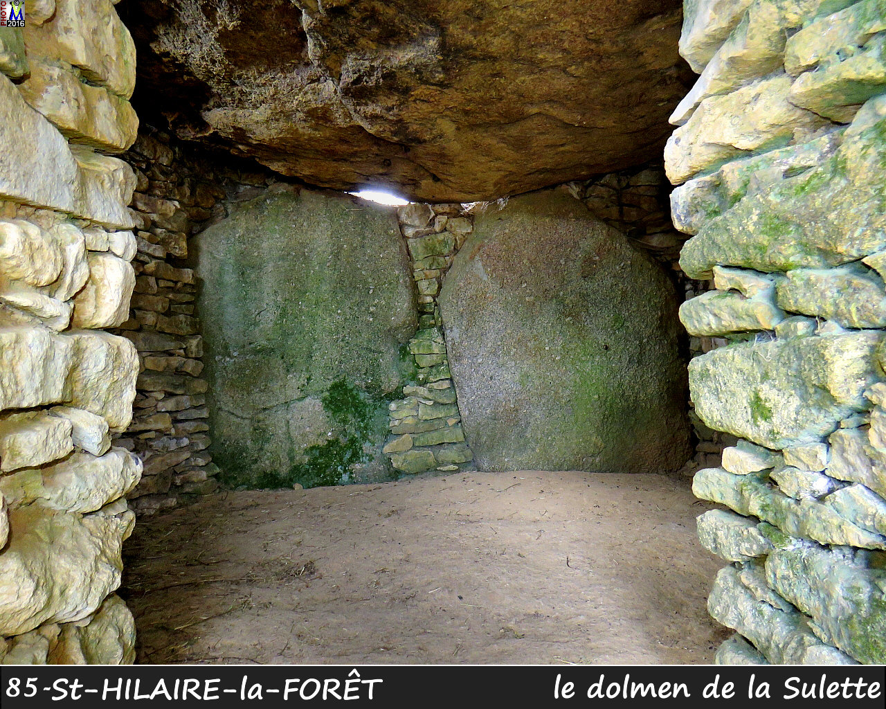 85StHILAIRE-FORET_dolmen_1010.jpg