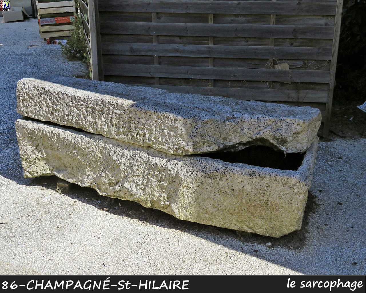 86CHAMPAGNE-ST-HILAIRE_sarcophage_1000.jpg