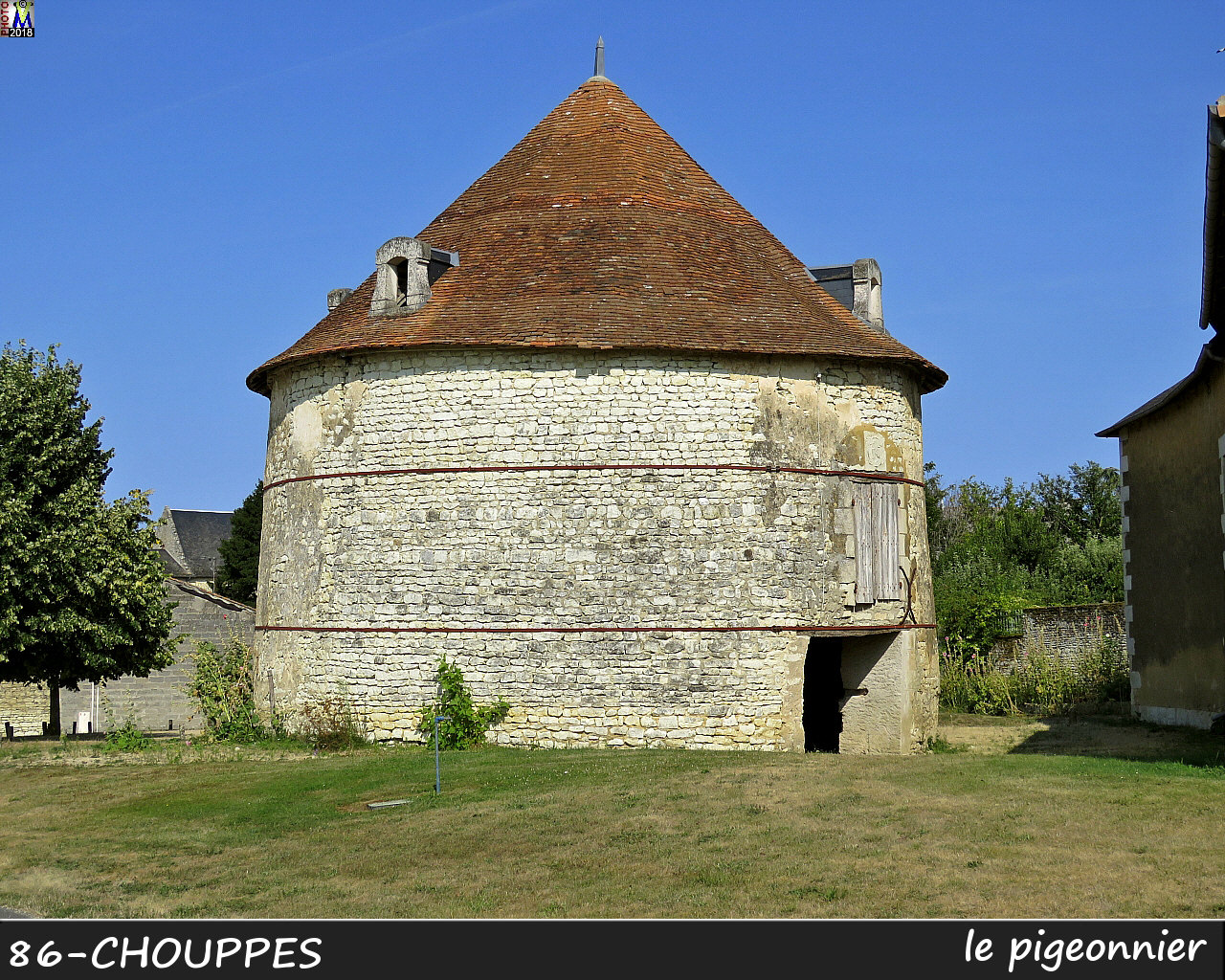 86CHOUPPES_pigeonnier_1000.jpg