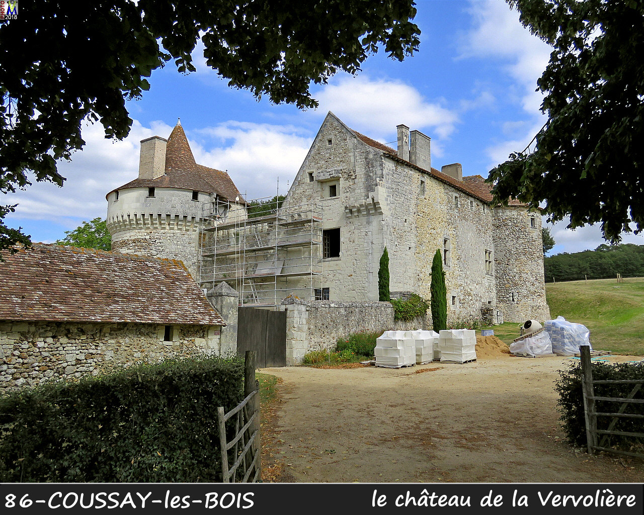 86COUSSAIS-BOIS_chateau_1000.jpg