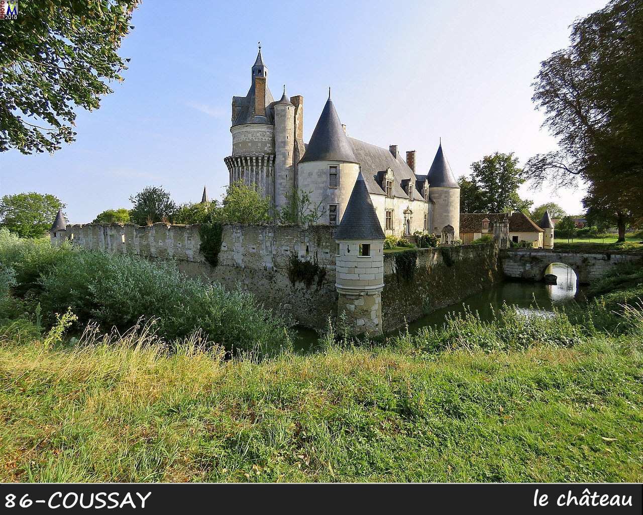86COUSSAY_chateau_100.jpg