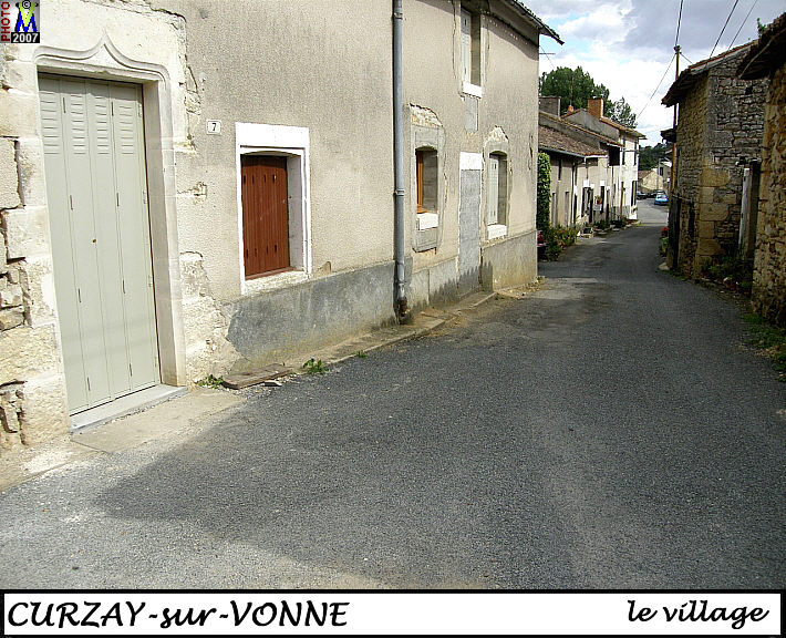 86CURZAY-VONNE_village_110.jpg
