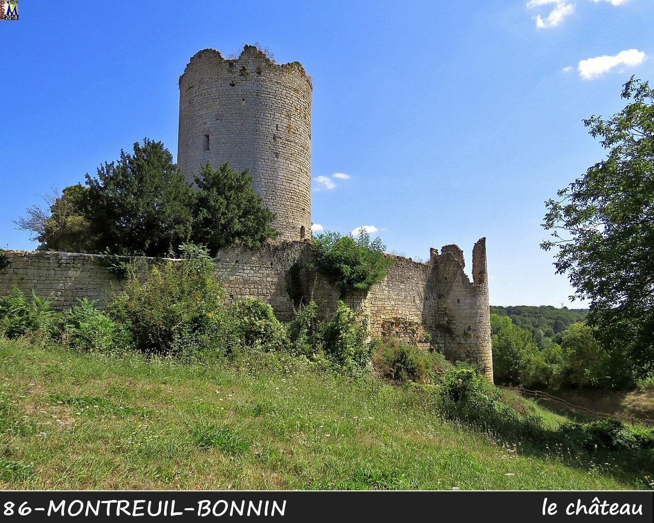 86MONTREUIL-BONNIN_chateau_1006.jpg