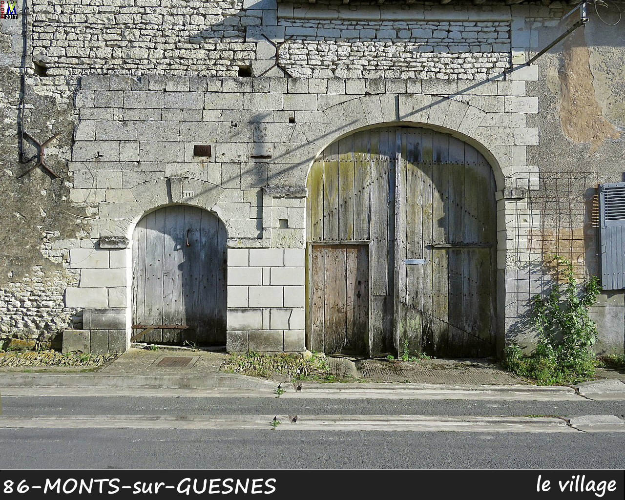 86MONTS-sur-GUESNES_village_100.jpg