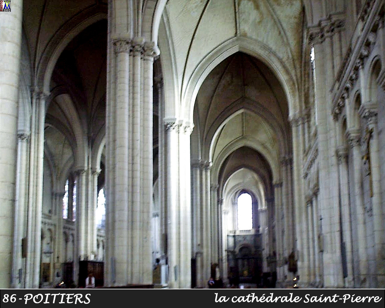 86POITIERS_cathedrale_200.jpg
